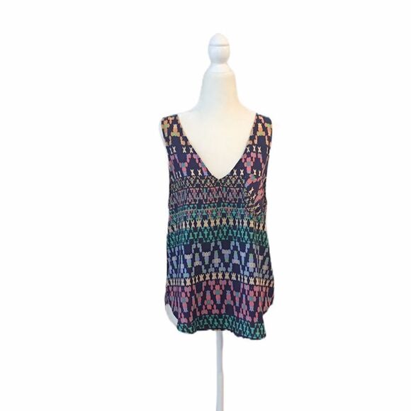 Sleeveless Aztec V-Neck Top - Picture 7 of 10